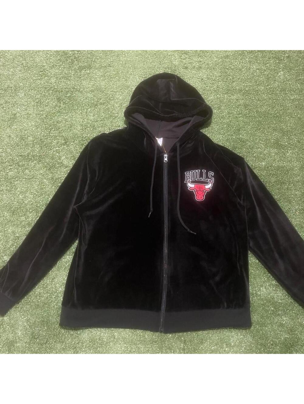 Women’s Chicago Bulls Black Full-Zip Hoodie Size Large